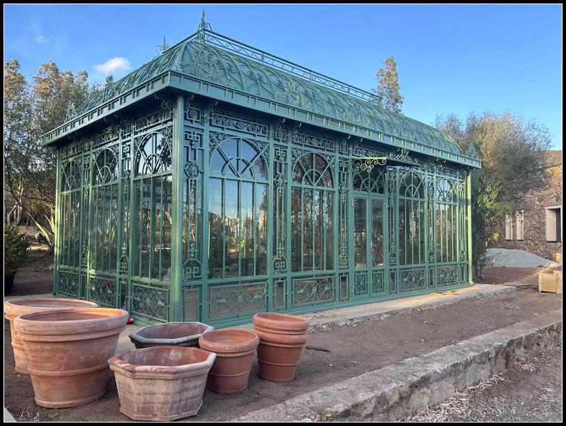 Victorian greenhouse, steel-framed greenhouse, hot-dip galvanized greenhouse